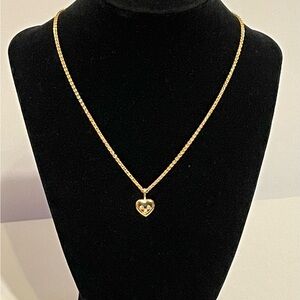 Beautiful Authentic Chopard happy diamonds 18k gold heart pendant.